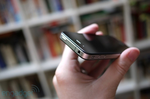 'Đập hộp' dế hot 2010 iPhone 4 'Đập hộp' dế hot 2010 iPhone 4