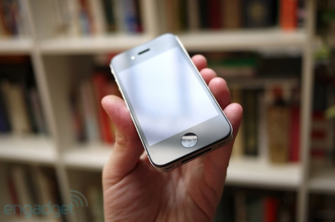 'Đập hộp' dế hot 2010 iPhone 4 'Đập hộp' dế hot 2010 iPhone 4