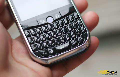 Bàn phím QWERTY của máy.