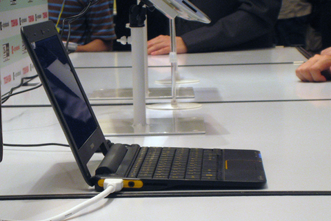 Smartbook chạy Android 2.1 của Toshiba