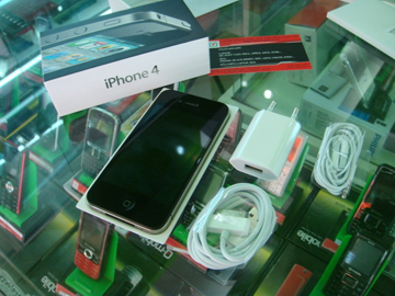 iPhone 4 ở Việt Nam: Giá điên