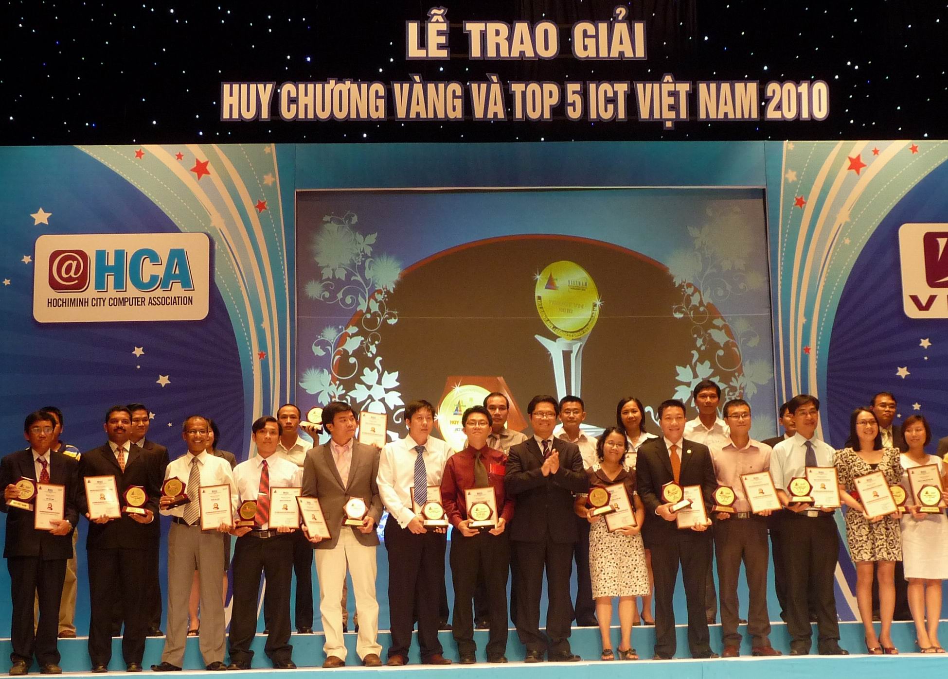 Trao giải Top 5 ICT Vietnam 2010 và Huy chương vàng