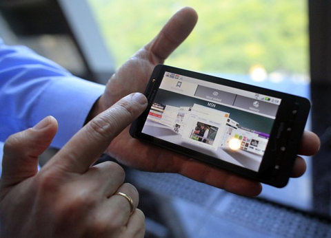 Droid X bắt đầu bán ra