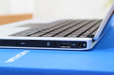 Netbook đa kết nối Nokia Booklet 3G