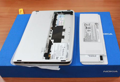 Netbook đa kết nối Nokia Booklet 3G