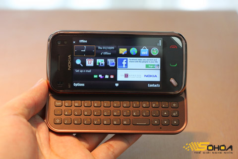 N97 Mini có nhiều cải tiến dù là bản rút gọn. Ảnh: Quốc Huy.