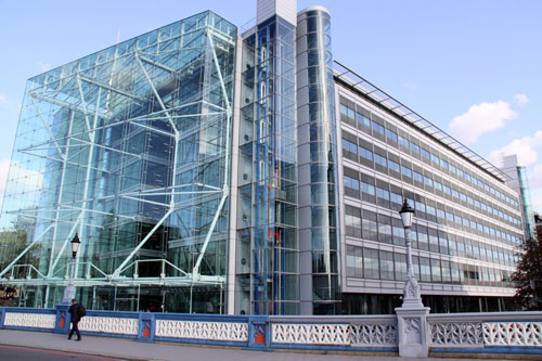 Ống siêu zoom rất thích hợp để chụp phong cảnh, đời thường hoặc hoa, cỏ vào ban ngày. Ảnh chụp thử bằng Canon EOS 50D và ống kính Canon EF-S 18-200mm f/3.5-5.6 IS. Ảnh: Dpreview.