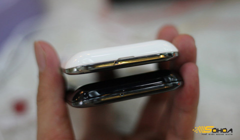 Samsung Galaxy S Snow White so sánh với phiên bản màu đen