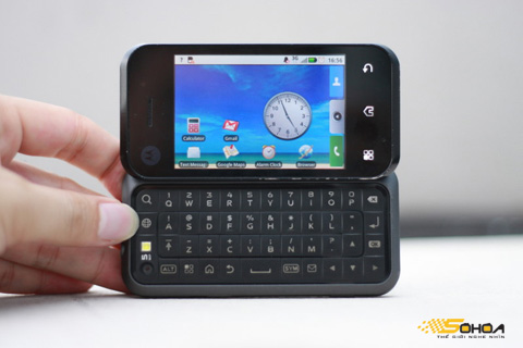 Đánh giá điện thoại lạ Motorola BlackFlip