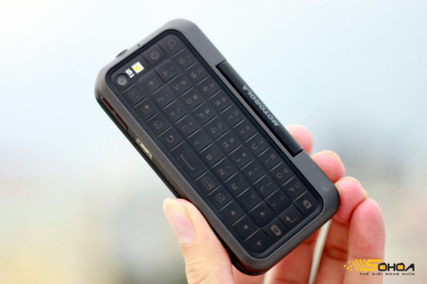 Đánh giá điện thoại lạ Motorola BlackFlip