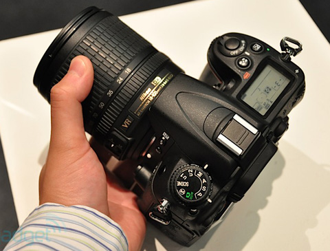Nikon D7000 từ mọi góc