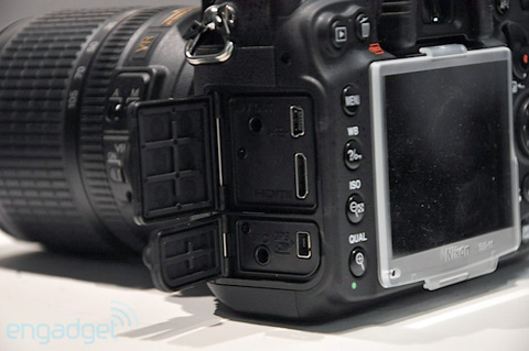 Nikon D7000 từ mọi góc