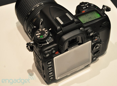 Nikon D7000 từ mọi góc