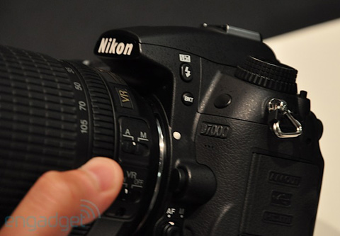 Nikon D7000 từ mọi góc