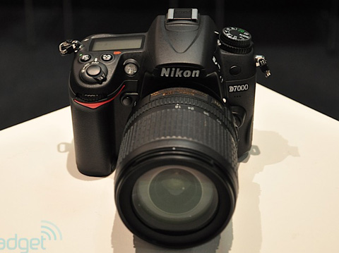 Nikon D7000 từ mọi góc