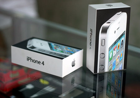 iPhone 4 màu trắng tại Việt Nam là hàng “dựng”
