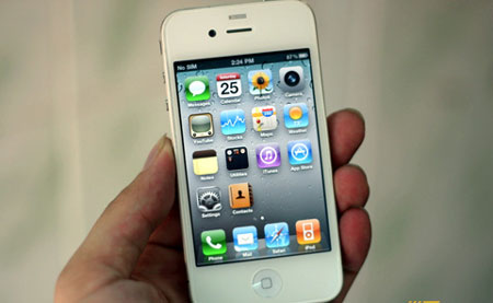 iPhone 4 màu trắng tại Việt Nam là hàng “dựng”
