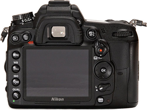 Nikon D7000 - so sánh với các anh em Nikon D7000 - so sánh với các anh em
