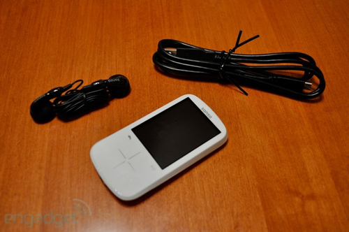 Đập hộp Sansa Fuze+ giá rẻ Đập hộp Sansa Fuze+ giá rẻ