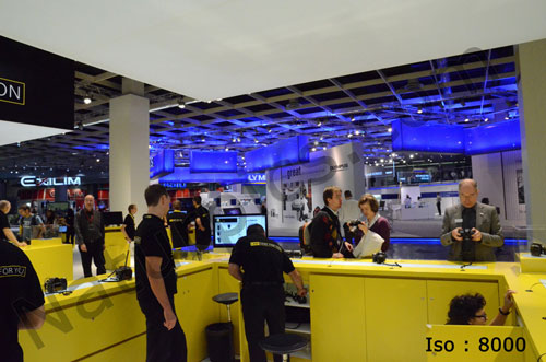 Nikon D7000 trình diễn khả năng khử nhiễu