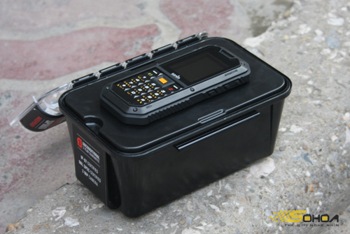 Điện thoại ngâm nước không hỏng Sonim