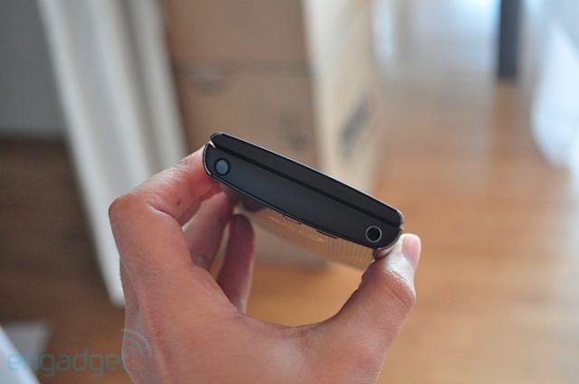 Dell trình làng Venue Pro chạy Windows Phone 7