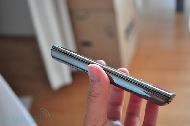 Dell trình làng Venue Pro chạy Windows Phone 7