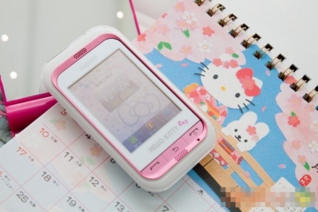 Cô nàng cảm ứng xinh đẹp Samsung C3303 Hello Kitty