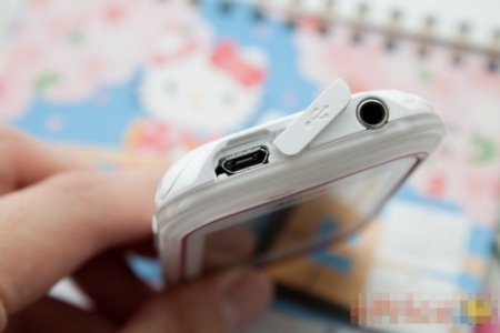 Cô nàng cảm ứng xinh đẹp Samsung C3303 Hello Kitty