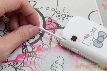 Cô nàng cảm ứng xinh đẹp Samsung C3303 Hello Kitty