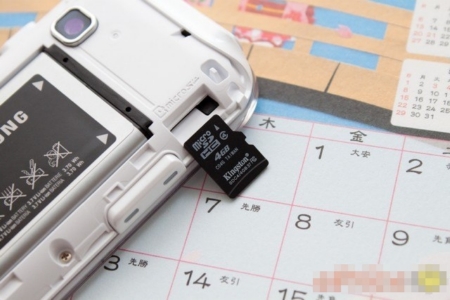 Cô nàng cảm ứng xinh đẹp Samsung C3303 Hello Kitty