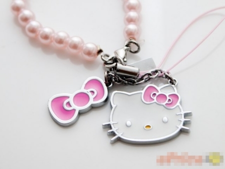 Cô nàng cảm ứng xinh đẹp Samsung C3303 Hello Kitty