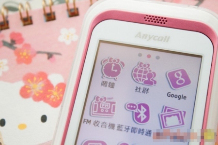 Cô nàng cảm ứng xinh đẹp Samsung C3303 Hello Kitty
