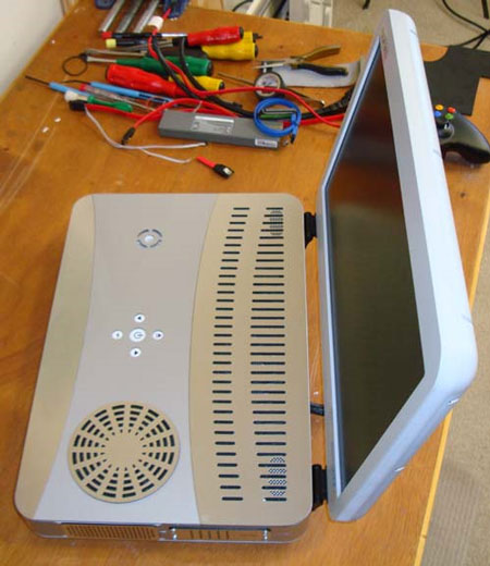 Hô biến máy game Xbox 360 thành laptop