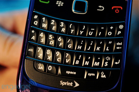 Ngắm BlackBerry Style nắp gập