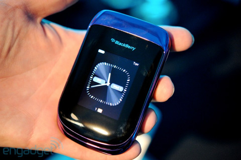 Ngắm BlackBerry Style nắp gập