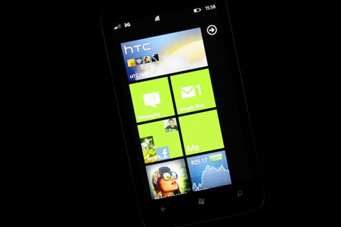 HTC Trophy chạy Windows Phone 7 về Việt Nam