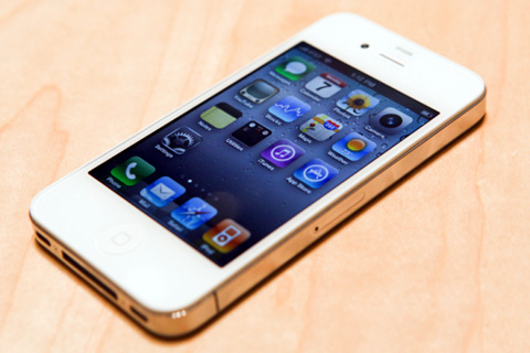 Apple hoãn bán iPhone 4 màu trắng sang 2011 Apple hoãn bán iPhone 4 màu trắng sang 2011