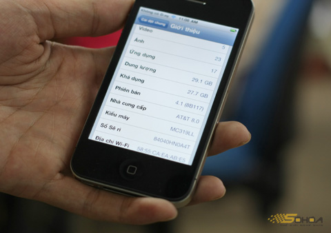 Mua iPhone 4 về làm 'chặn giấy'