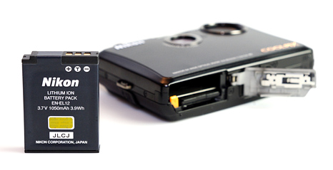 Nikon COOLPIX S1100pj: Máy ảnh kiêm máy chiếu