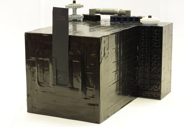 Máy ảnh Medium Format làm từ Lego