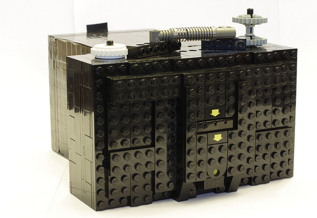 Máy ảnh Medium Format làm từ Lego