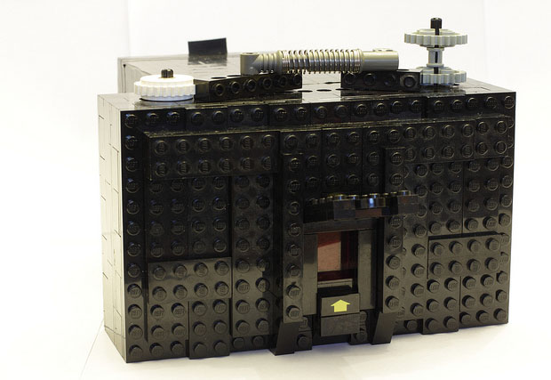 Máy ảnh Medium Format làm từ Lego