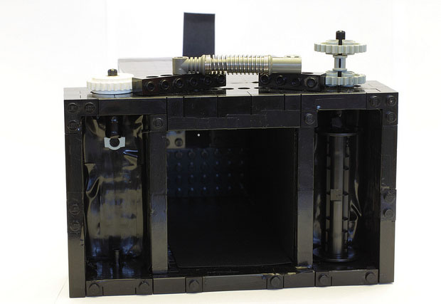 Máy ảnh Medium Format làm từ Lego