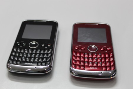 Điện thoại 4 sim 4 sóng chụp ảnh '12 chấm' đầu tiên ở VN