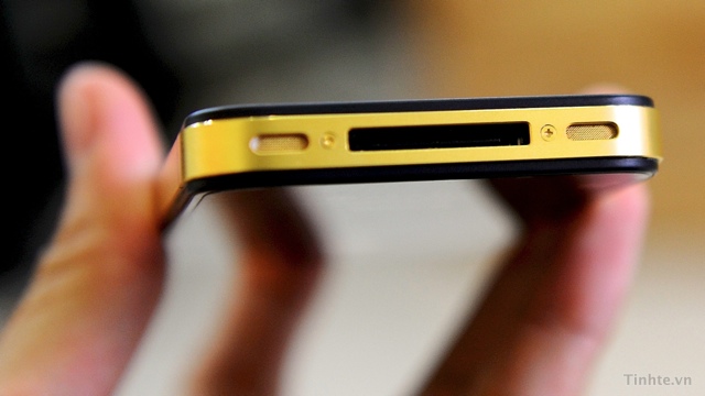 I Phone 4 được mạ vàng 239_Tren-tay-iPhone-4-ma-vang