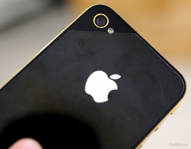 I Phone 4 được mạ vàng 250_Tren-tay-iPhone-4-ma-vang