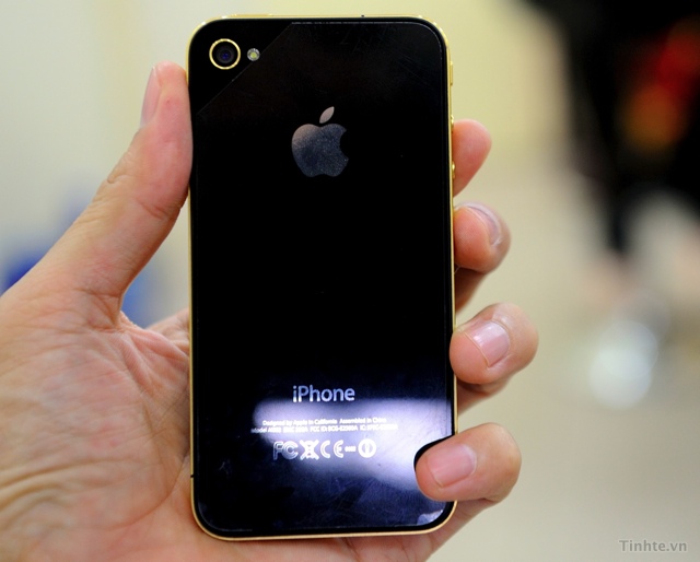 I Phone 4 được mạ vàng 251_Tren-tay-iPhone-4-ma-vang