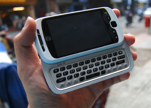 Điện thoại HTC myTouch 3G với bàn phím trượt