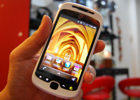 Điện thoại HTC myTouch 3G với bàn phím trượt